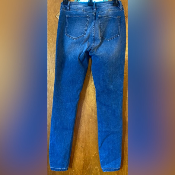 SIZE 4 SOHO JEANS NEW YORK & COMPANY. Blue Curvy Super Skinny. - Picture 5 of 8